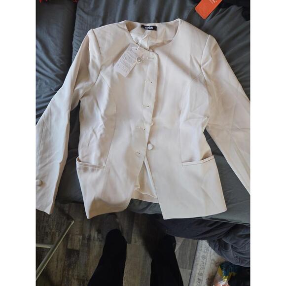 BTFBM Tops - BTFBM Women's Tailored Collarless Button-Up Blazer in Off-White